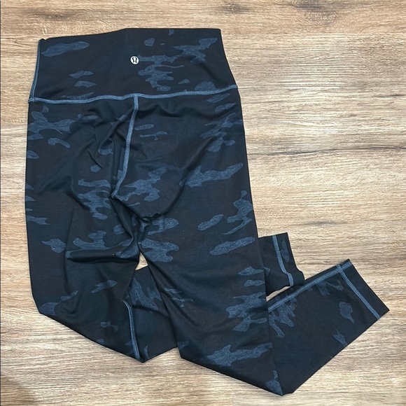 Lululemon Wunder Under Camouflage Leggings small medium Size 6 - Picture 3 of 3